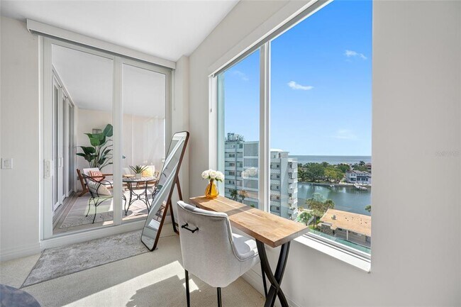 Building Photo - 1325 Snell Isle Blvd NE