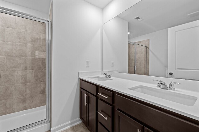 Building Photo - Gorgeous New Construction!  Updated Kitche...