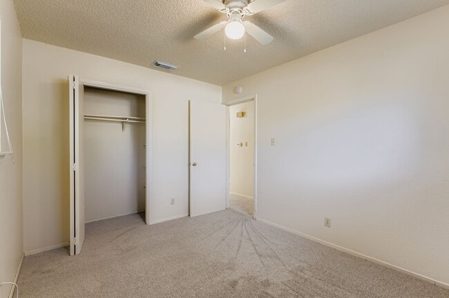 Building Photo - 1740 Rutland Dr