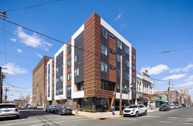 Primary Photo - 6401 Park Ave