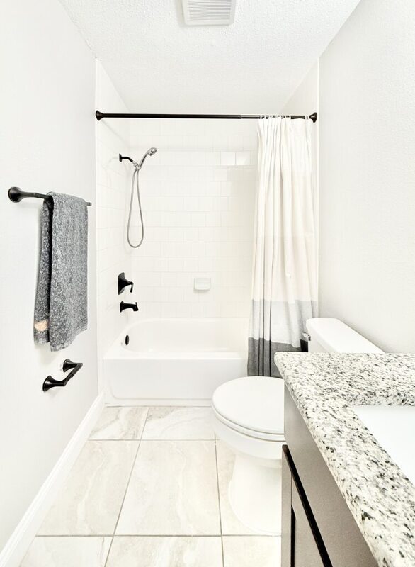 Building Photo - 200 Country Club Dr