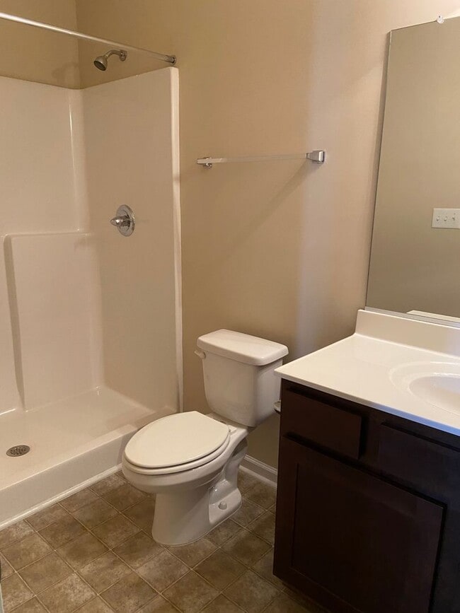 Building Photo - 4BD/3.5BA Gorgeous End Unit Townhouse with...
