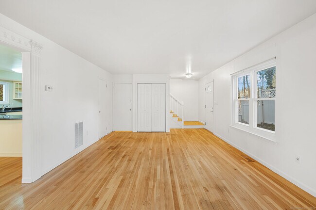 Building Photo - 49 Pemberwick Rd