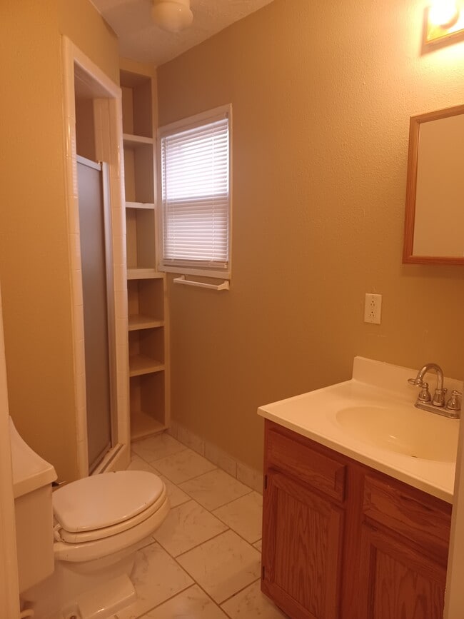 Building Photo - 208 Acoma Dr