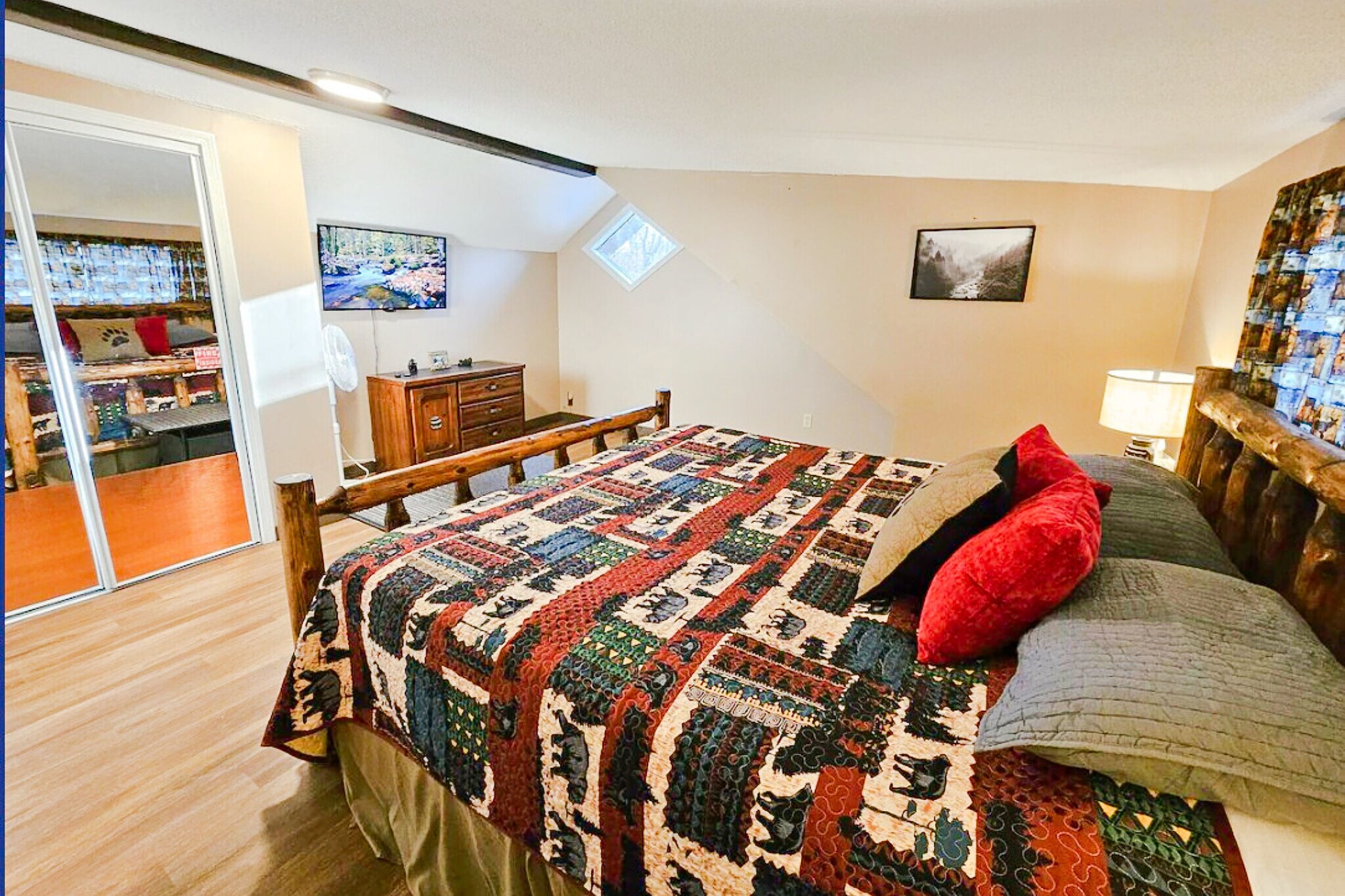 Building Photo - 425 Hemlock Ln