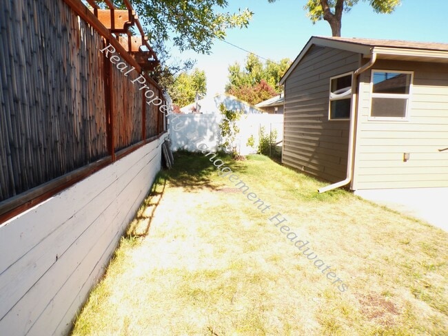 Building Photo - 3 Bedroom House for Rent