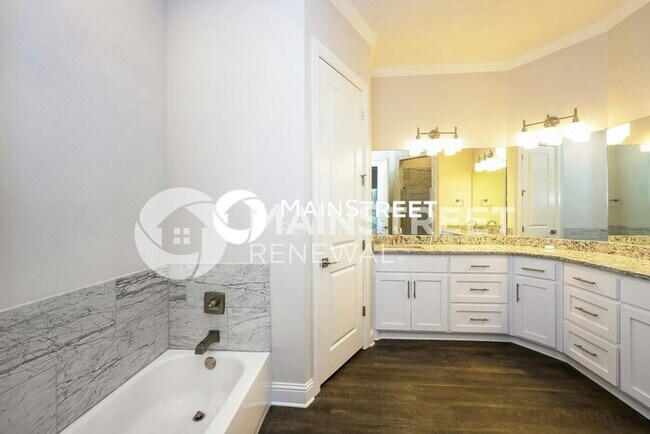 Building Photo - 2 Bedroom Pet-Friendly Home in Fort Worth, TX with Main Street Renewal