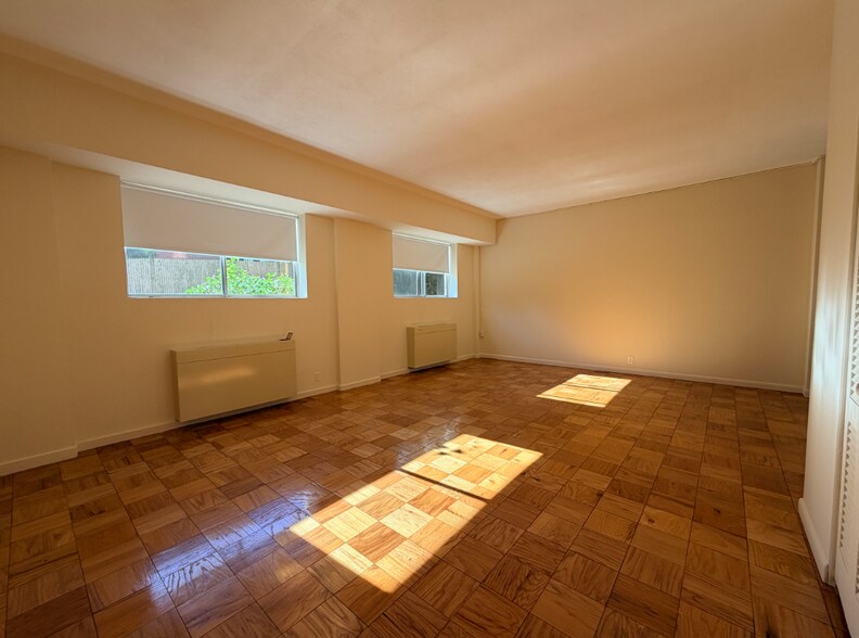 Building Photo - 16 Monmouth Ct