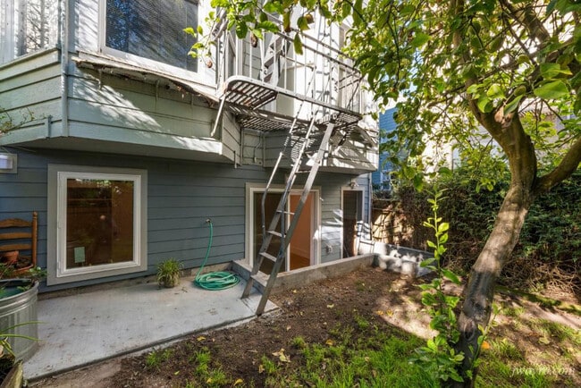 Building Photo - 422 Cole St