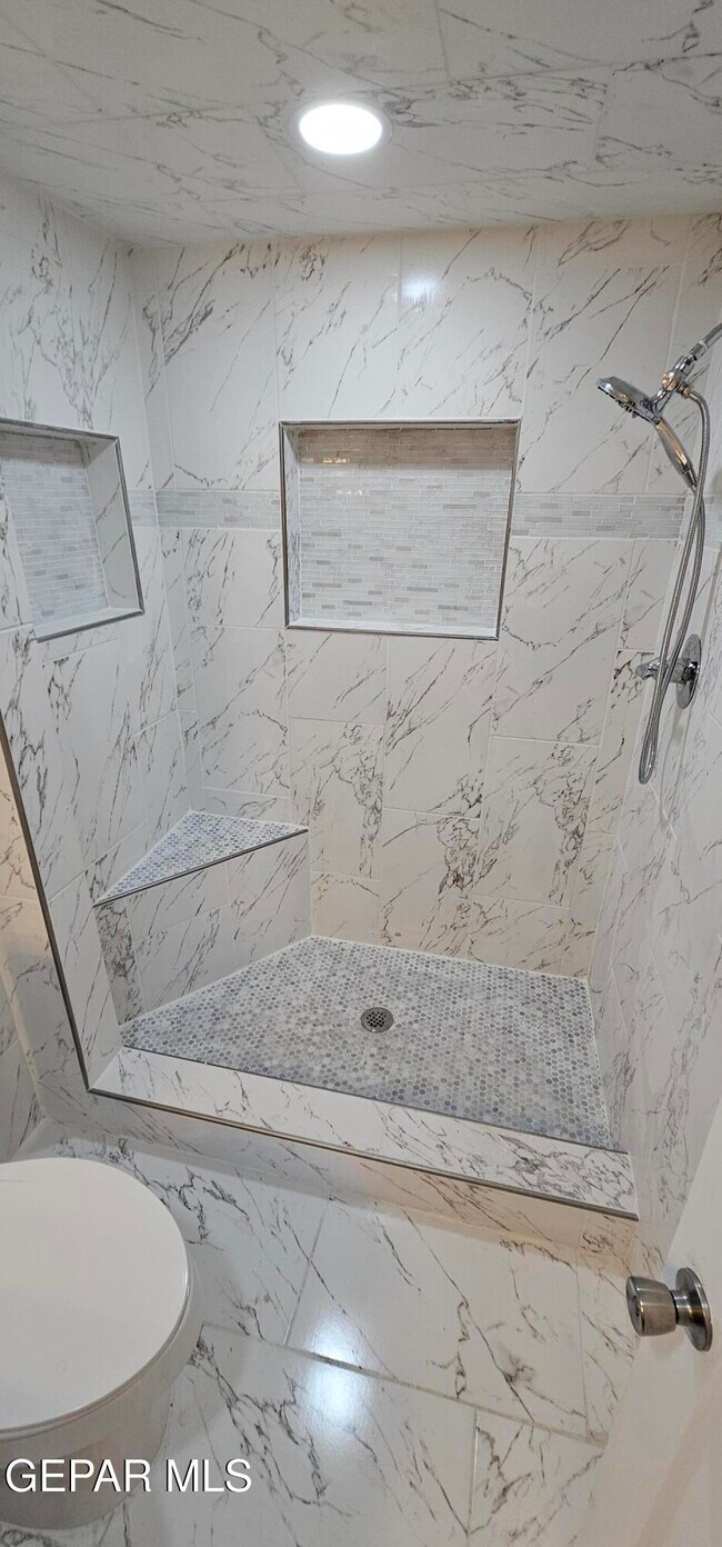 Building Photo - 8828 Kenneth St