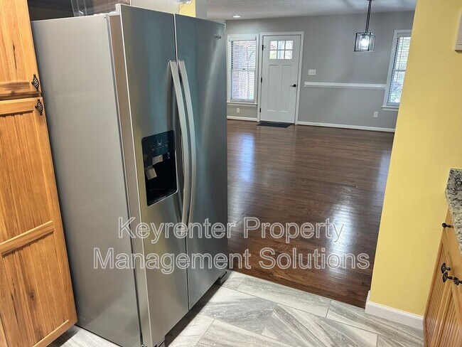 Building Photo - 33 Oak Ln