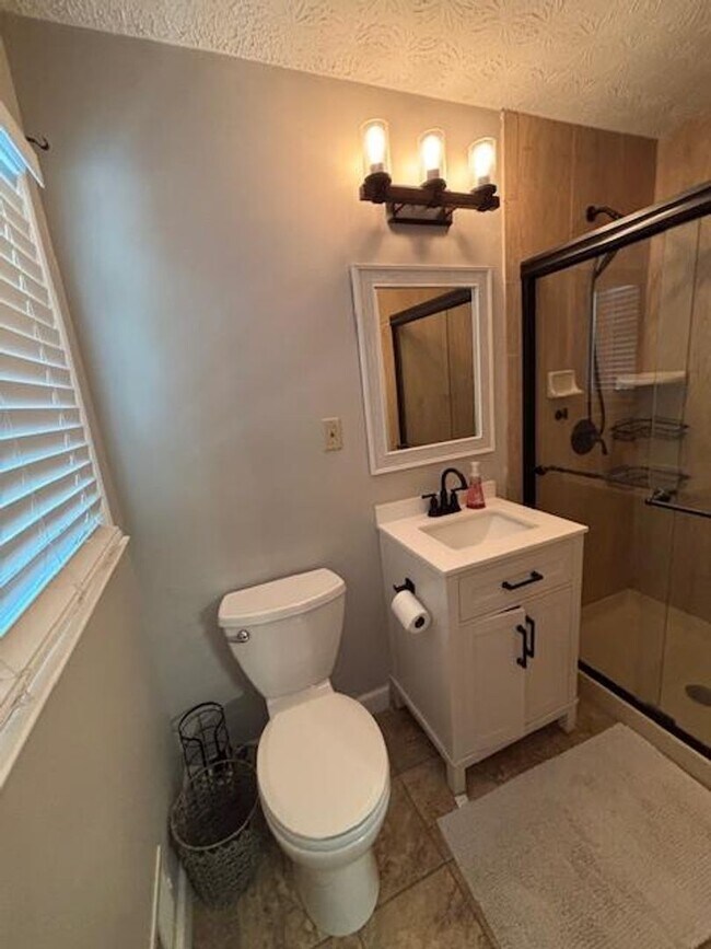 Building Photo - Beautifully Renovated 3-Bedroom, 2-Bath Ranch Home on Full Basement!