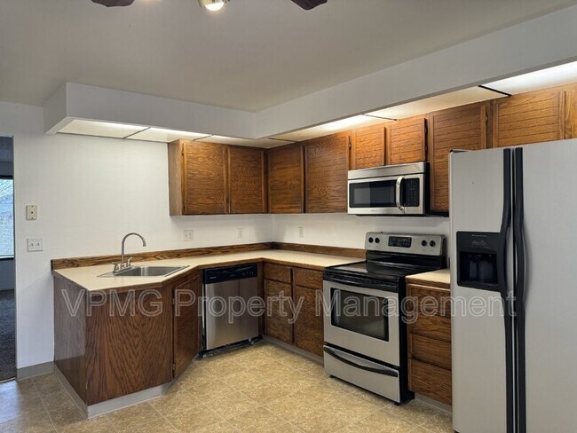 Building Photo - 5415 NE 34th St