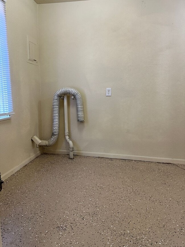 Building Photo - 3413 SW Brendan Ave