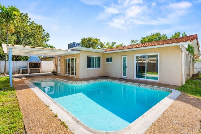 Building Photo - 1121 N 66 Terrace