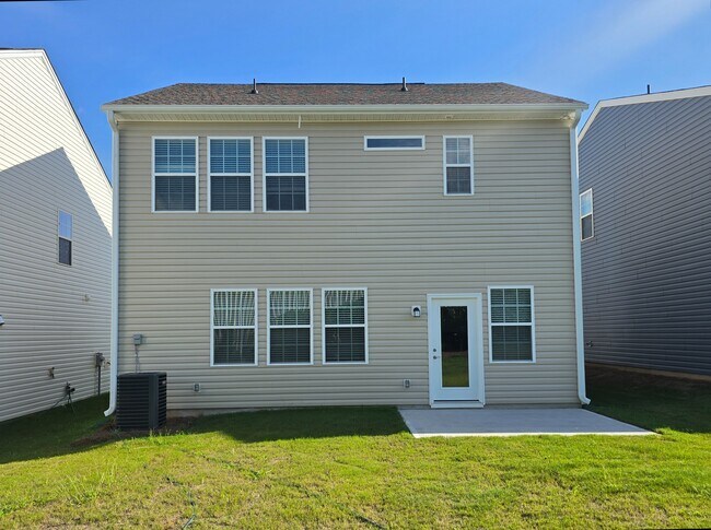 Building Photo - 5525 Hydrangea St
