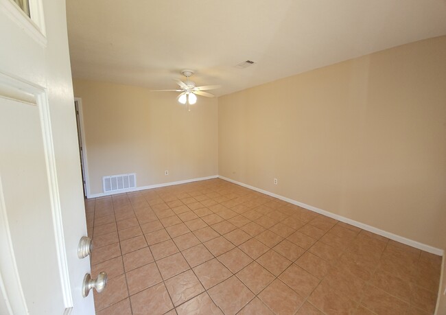Building Photo - 5807 Hunter Rd