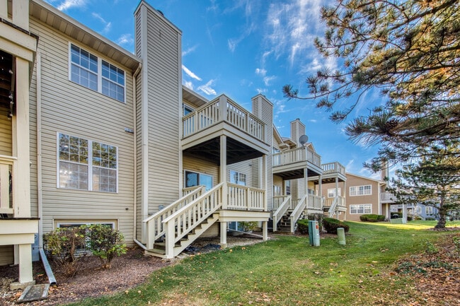 Building Photo - 546 W Parkside Dr