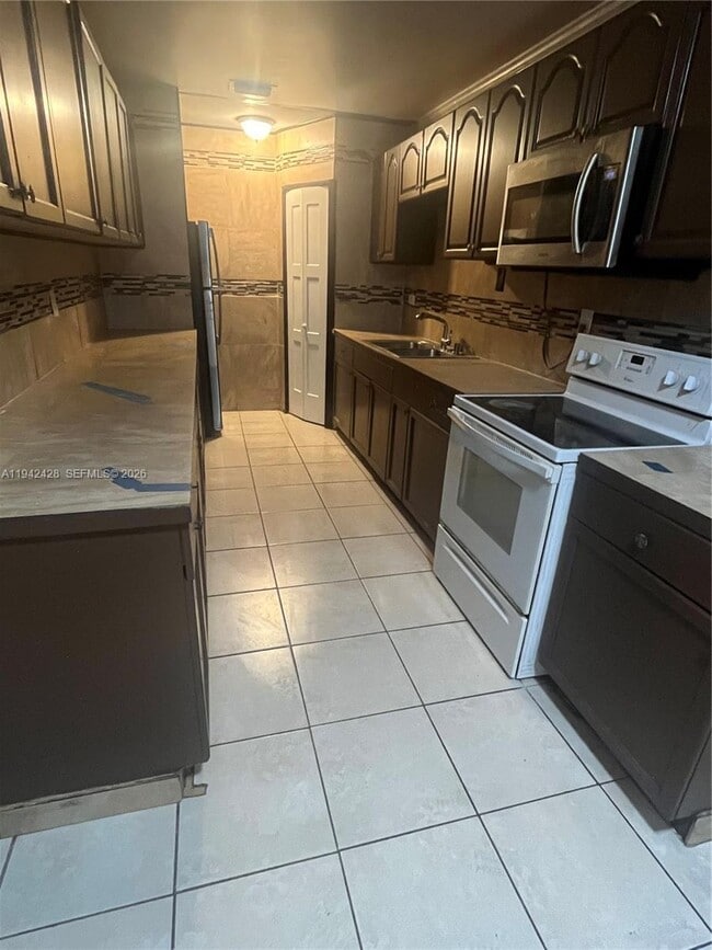 Building Photo - 700 N 68th Way