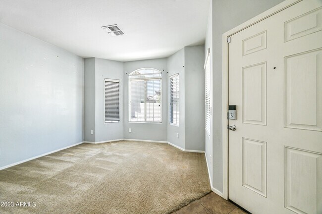 Building Photo - 9406 S 33rd Dr