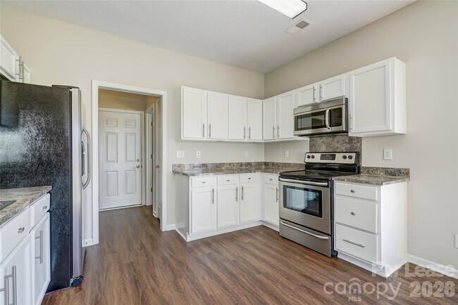 Building Photo - 2034 Wexford Way