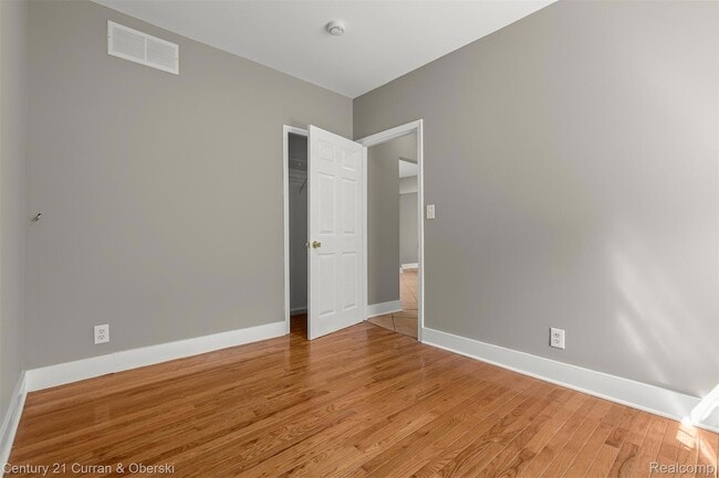 Building Photo - 1409 N Green St