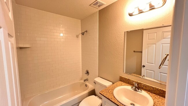 Building Photo - Charming 3 Bedroom, 2 Bathroom Home in the Lovely Marion Oaks of Ocala!