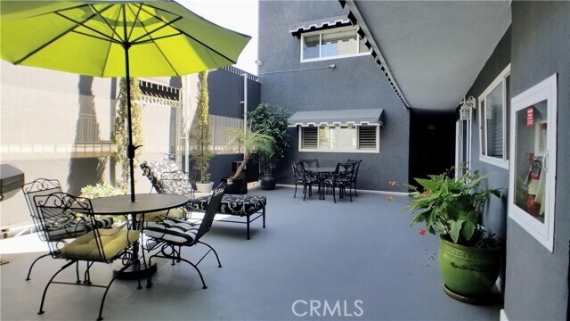 Building Photo - 1401 E 3rd St