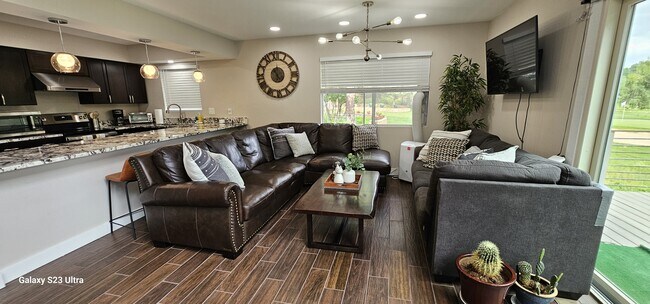 Building Photo - 2280 N Southern Hills Dr