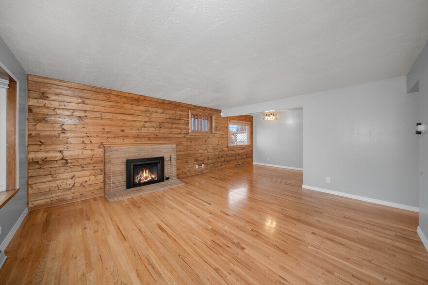 Building Photo - 6028 N Lincoln St