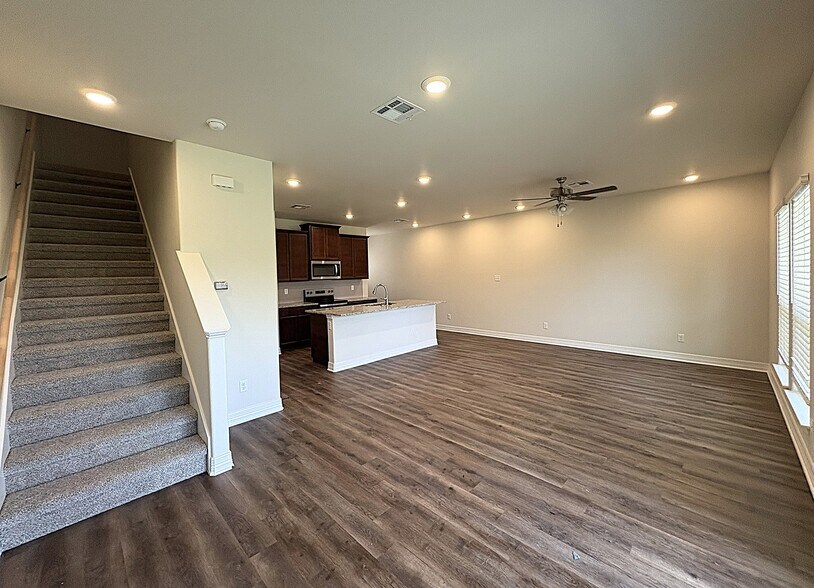 Building Photo - 1154 Lindsey Dr