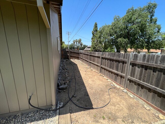 Building Photo - Upgraded Orangevale Home on Corner Lot