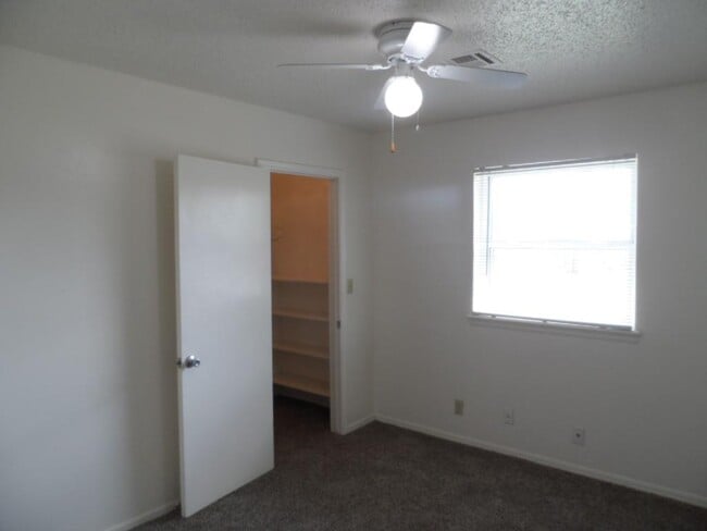 Building Photo - 120 NE 12th St