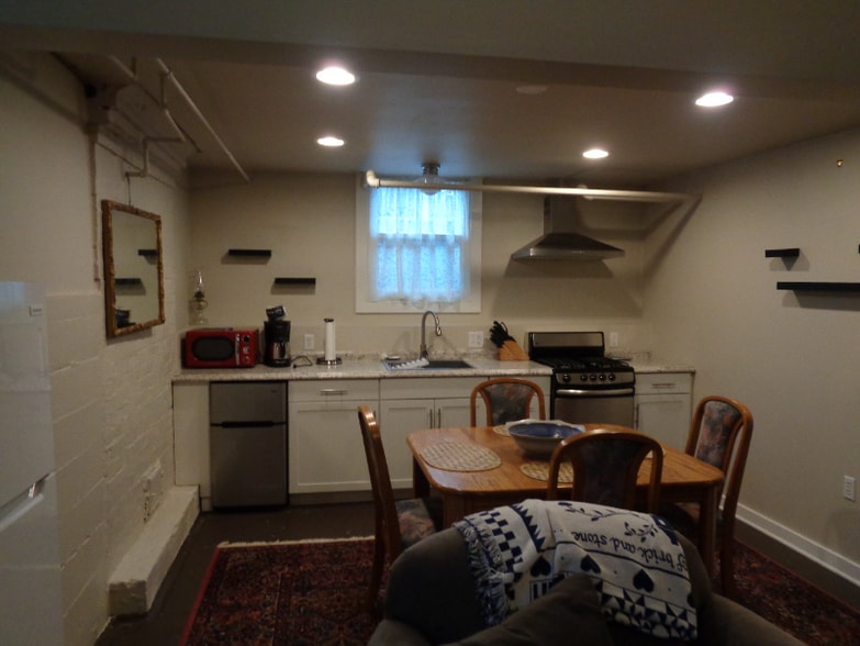 Building Photo - 1012 Grand Ave