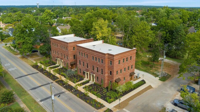 Building Photo - 501 NW B St