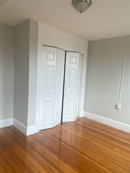 Building Photo - 220 Hanover St