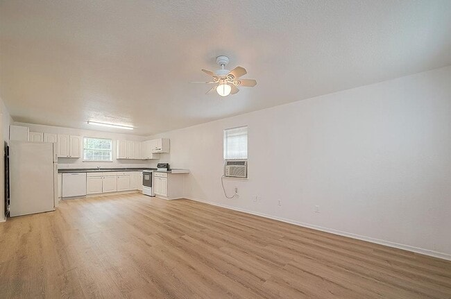 Building Photo - 2051 Santa Rosa St