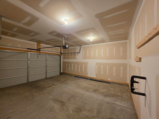 Building Photo - 2969 Old Field Rd