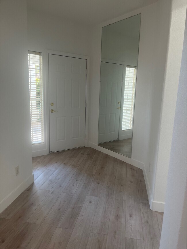 Front Entry - 8772 Bridgeport Bay Ave