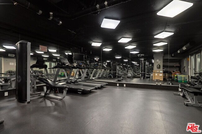 Building Photo - 141 S Clark Dr