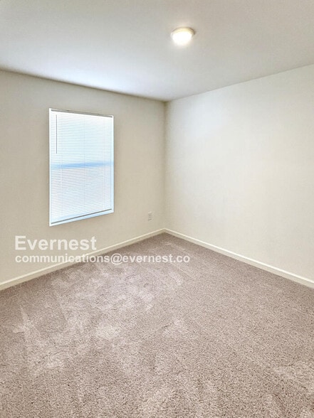 Building Photo - 135 Flowering Cherry St