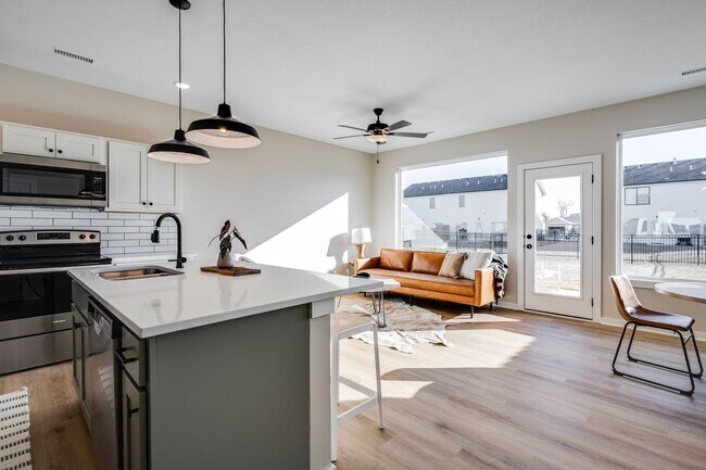 Building Photo - Long Beach-Tracy Plan