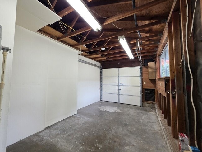 Building Photo - 8532 NE Russell St