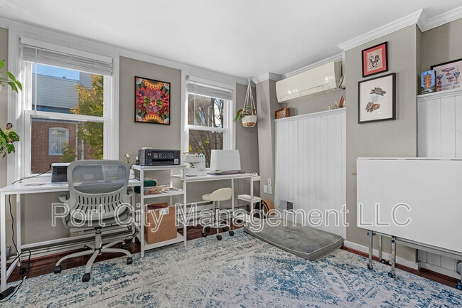 Building Photo - 232 S Castle St