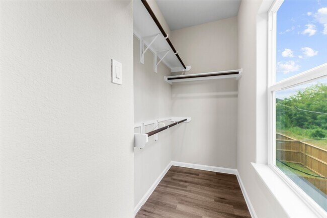 Building Photo - 8161 Tate St