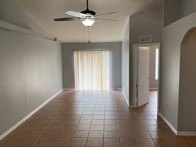 Building Photo - 1417 SE 1st St