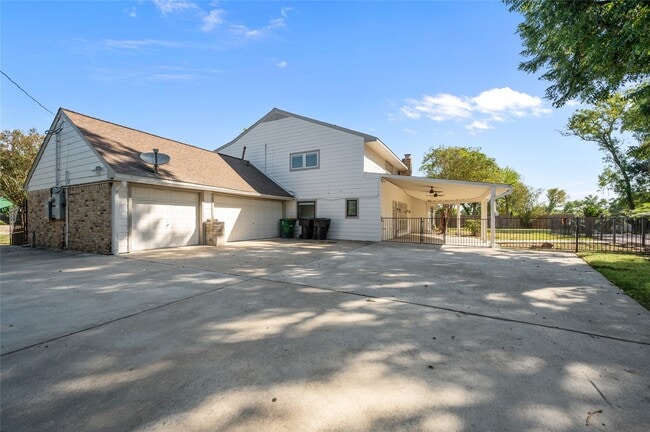 Building Photo - 4702 Bayou Vista Dr