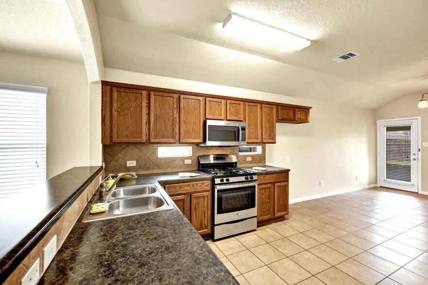 Building Photo - 1048 Lilac Wind