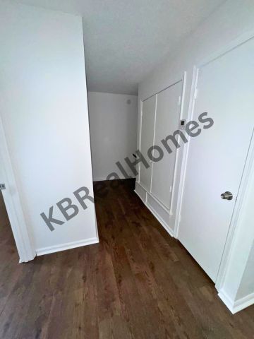 Building Photo - 1281 Royal Oaks Cove