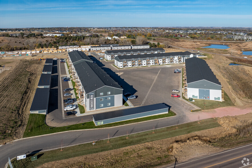 Building Photo - Split Rock Village Apartments & Townhomes